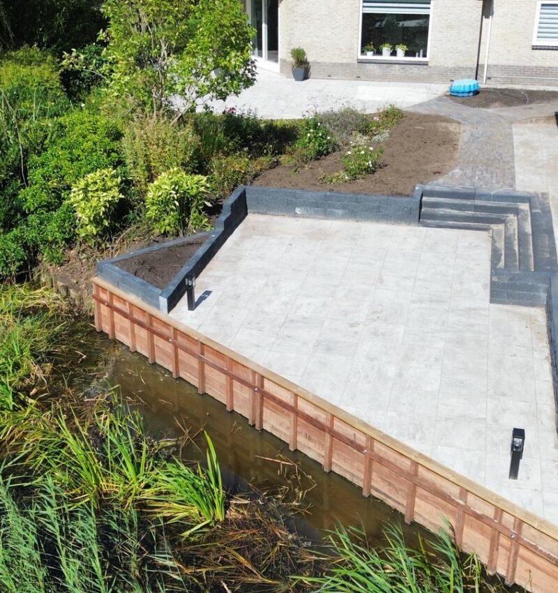 Walbeschoeiing met terras