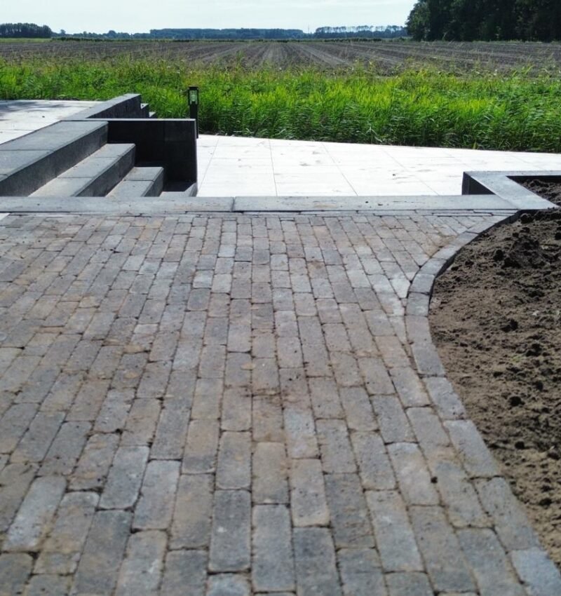 Bestrating met terras