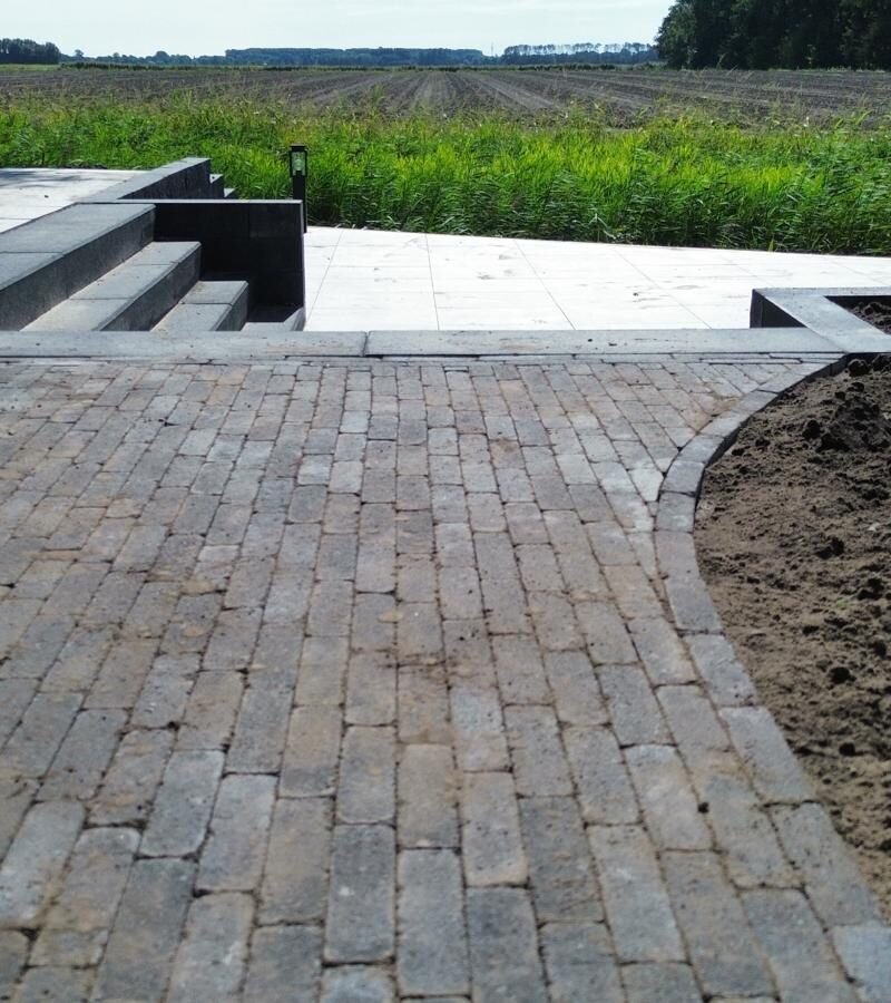 Bestrating met terras