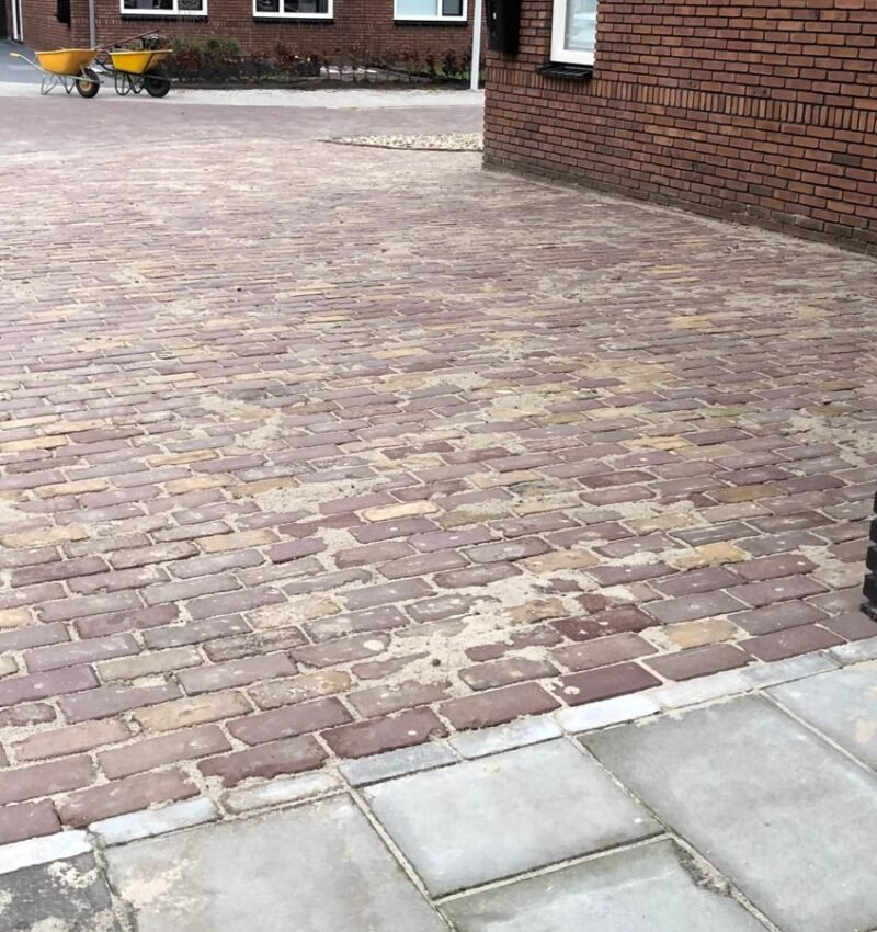 Straatwerk in woonwijk