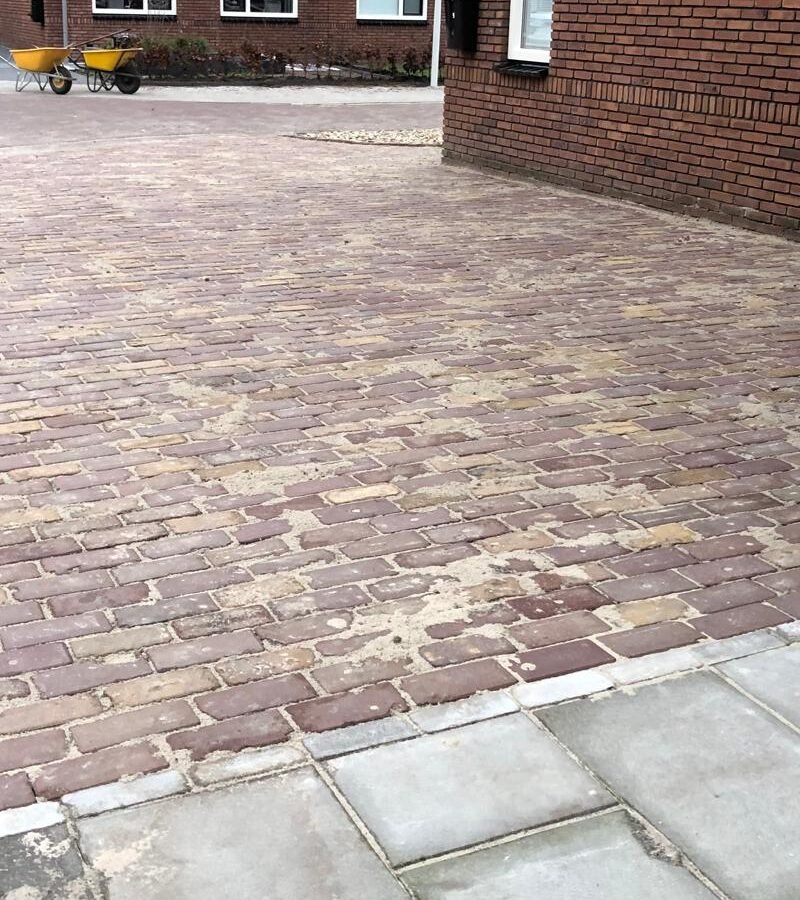 Straatwerk in woonwijk