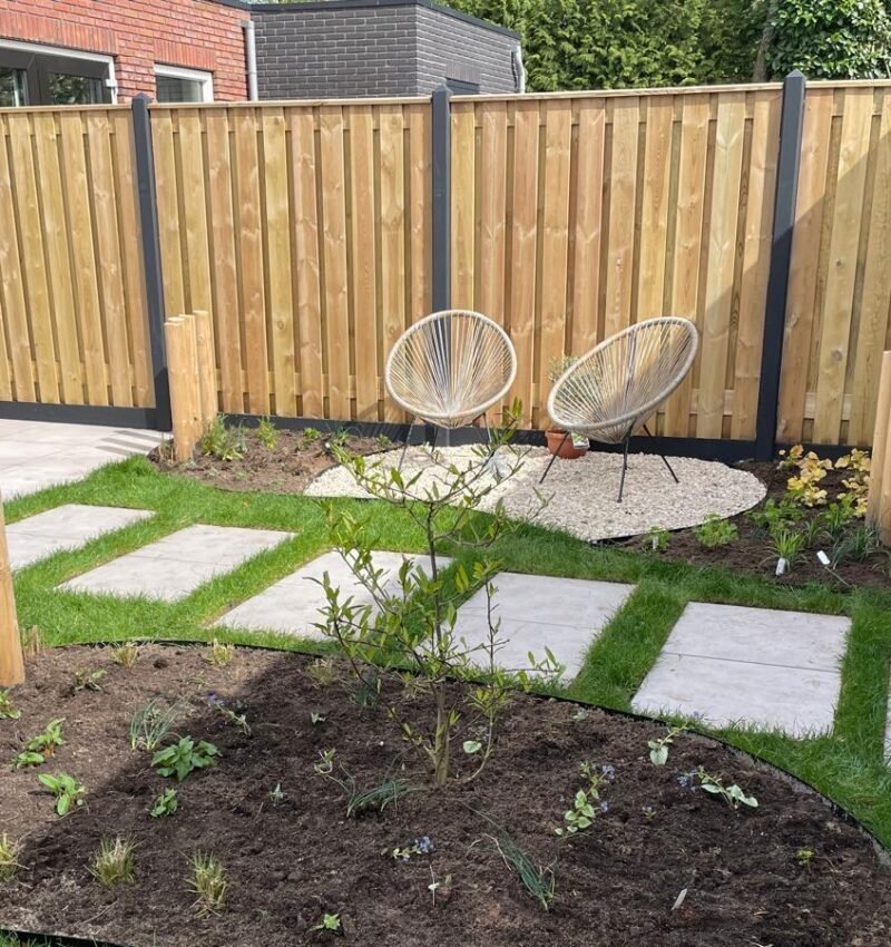 Verticale schutting met border