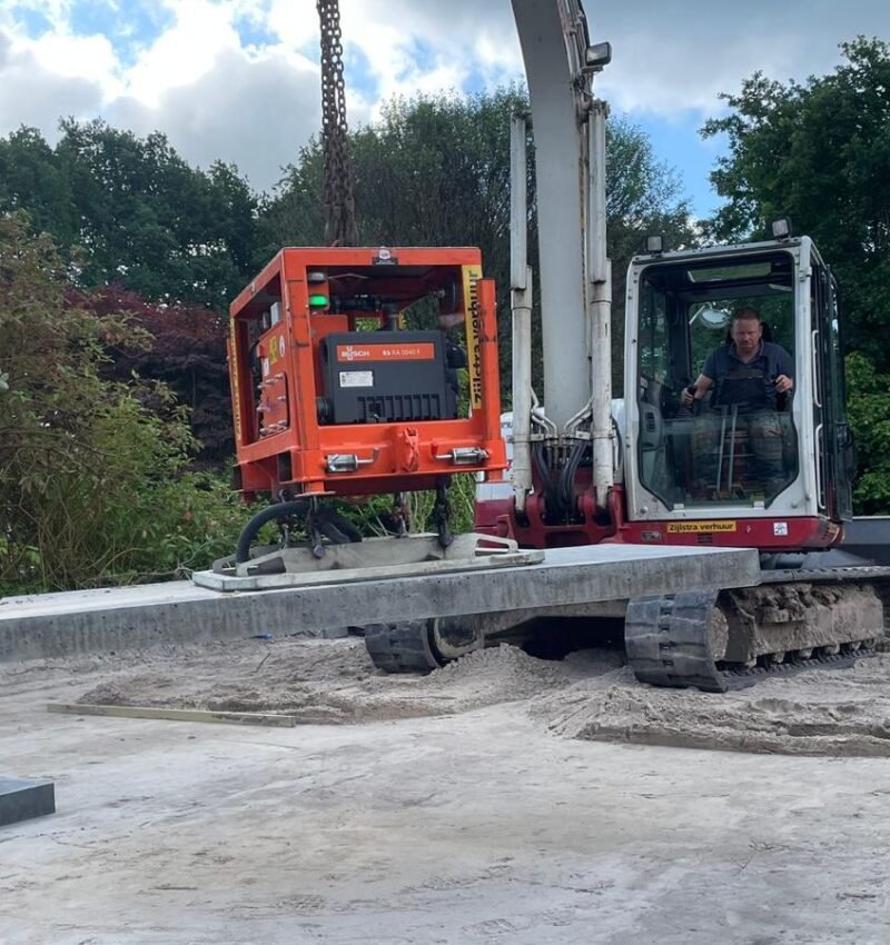 Tegelverwerking met kraan